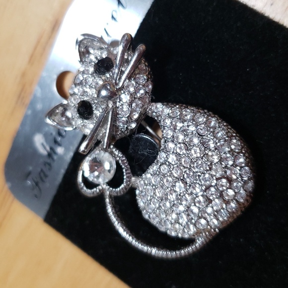 Cute Cat Pin Brooch by Fashion Jewelry - Picture 4 of 6